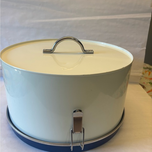 Rate Lenox Kate spade tin cake carrier 10” cake by the slice let them eat cake - Picture 4 of 16